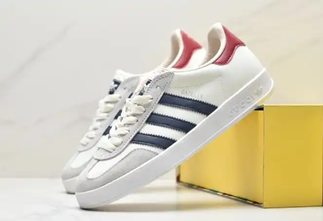 hype Adidas Sneakers