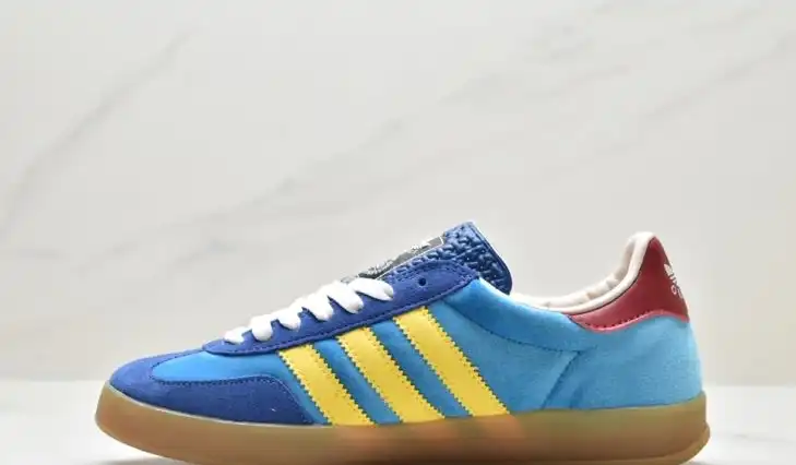 hype Adidas Sneakers