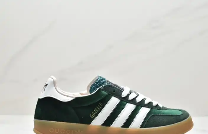 hype Adidas Sneakers