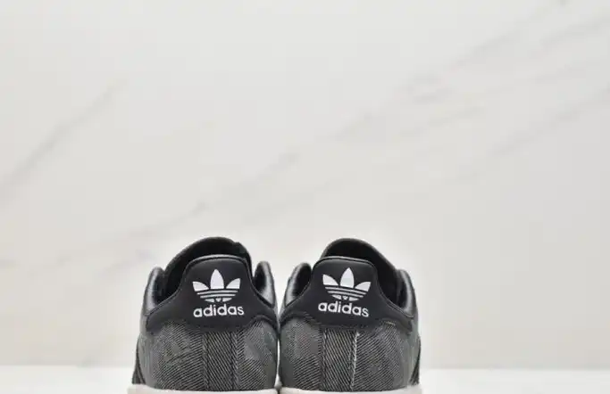 hype Adidas Sneakers