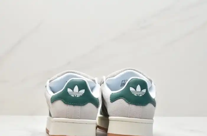 hype Adidas Sneakers