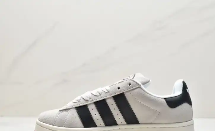 hype Adidas Sneakers