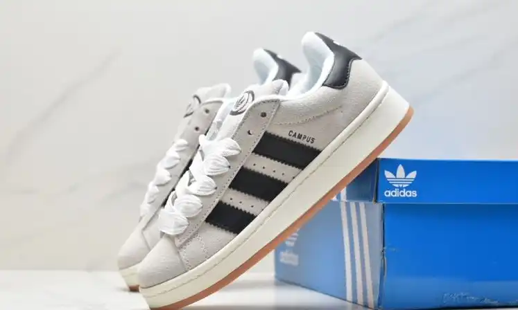 hype Adidas Sneakers