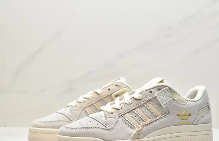 hype Adidas Sneakers