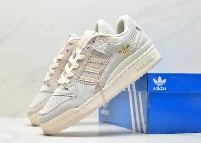 hype Adidas Sneakers