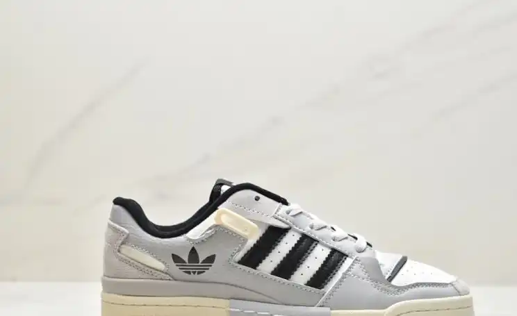 hype Adidas Sneakers