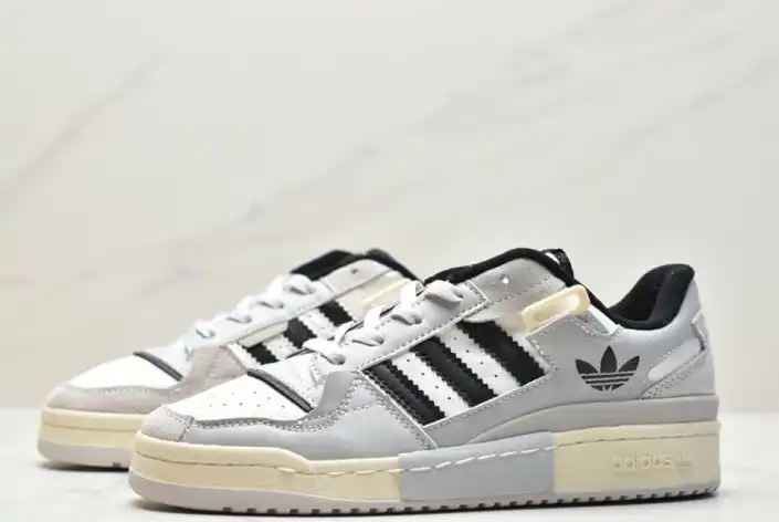 hype Adidas Sneakers