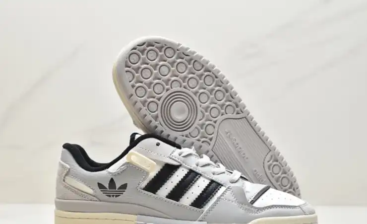 hype Adidas Sneakers