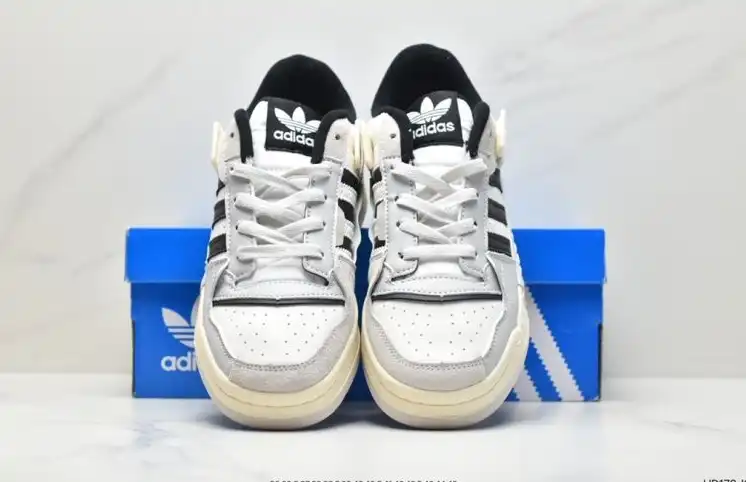 hype Adidas Sneakers