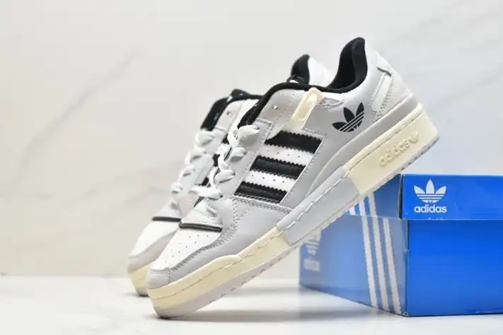 hype Adidas Sneakers