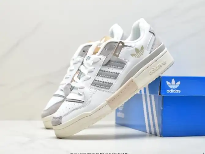 hype Adidas Sneakers