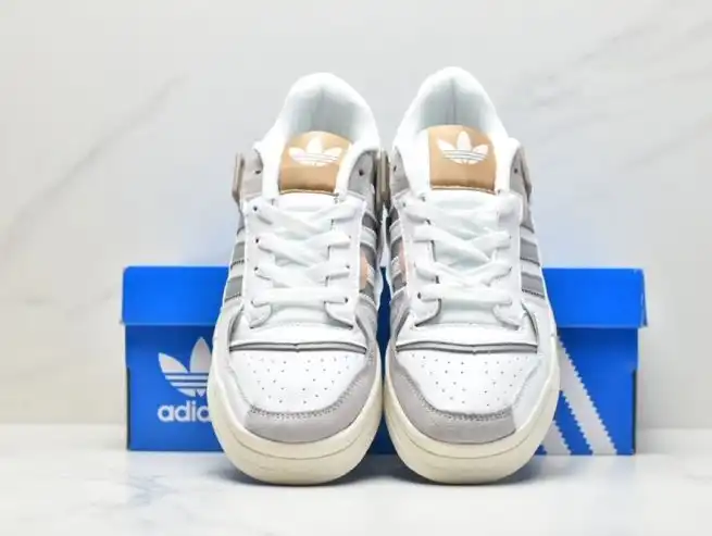 hype Adidas Sneakers