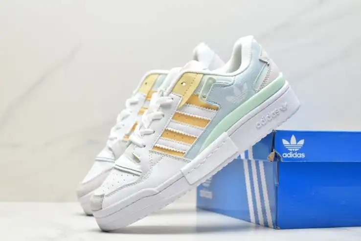 hype Adidas Sneakers