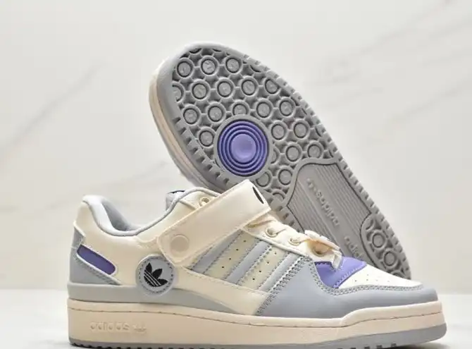 hype Adidas Sneakers