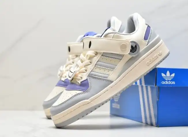 hype Adidas Sneakers