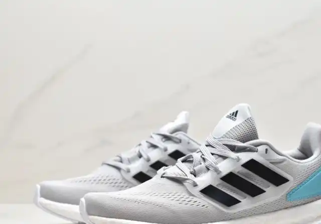 hype Adidas Sneakers