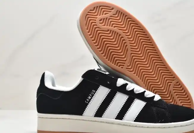 hype Adidas Sneakers