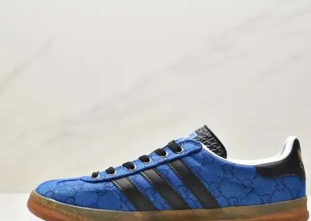 hype Adidas Sneakers