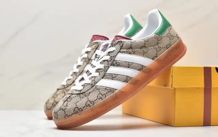 hype Adidas Sneakers