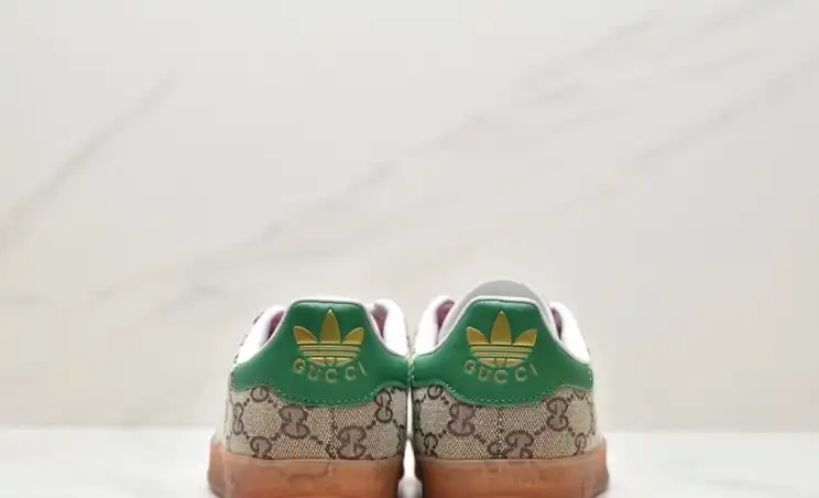 hype Adidas Sneakers