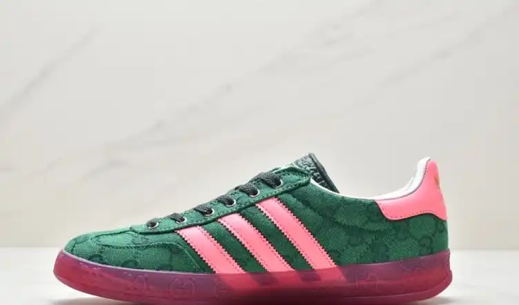 hype Adidas Sneakers