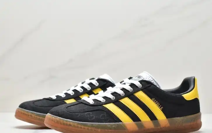 hype Adidas Sneakers