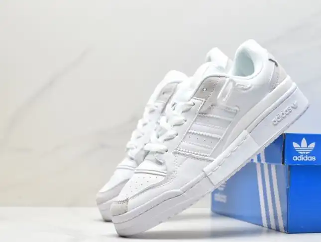 hype Adidas Sneakers