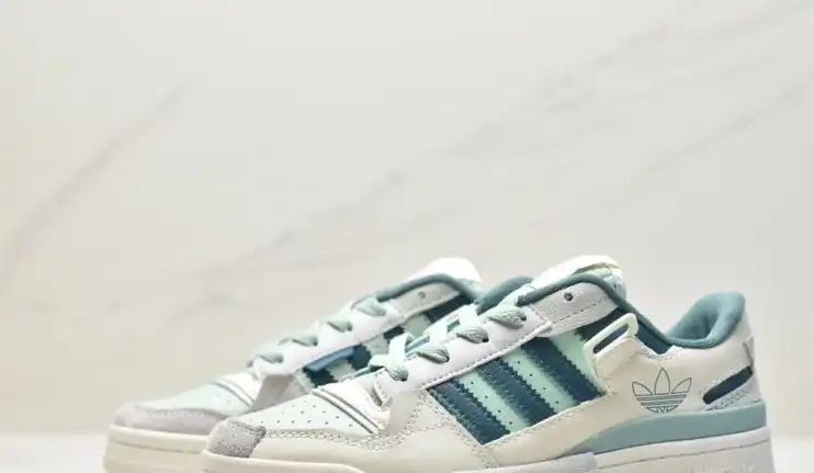 hype Adidas Sneakers