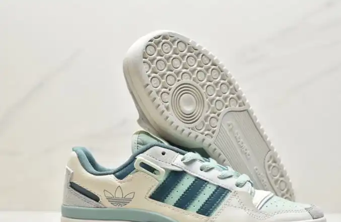 hype Adidas Sneakers