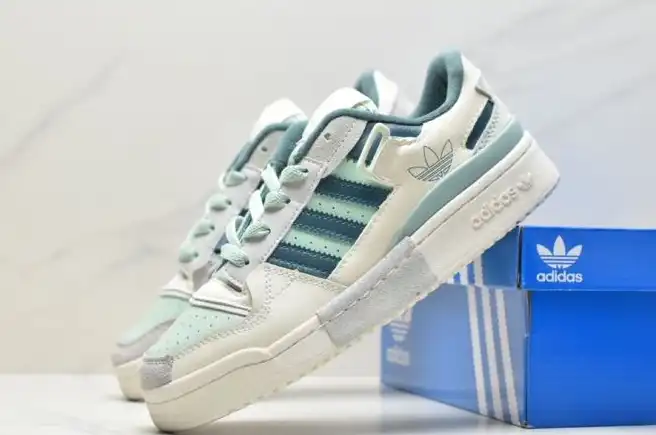 hype Adidas Sneakers