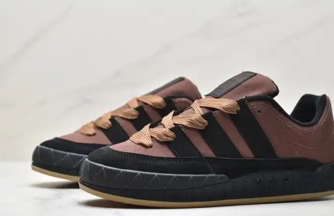 hype Adidas Sneakers