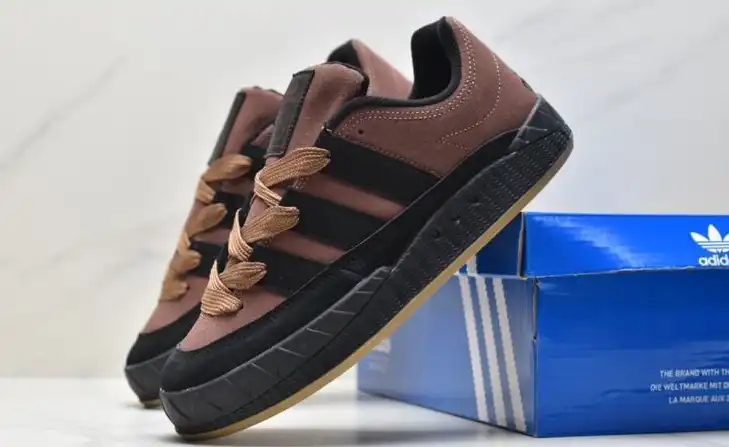 hype Adidas Sneakers