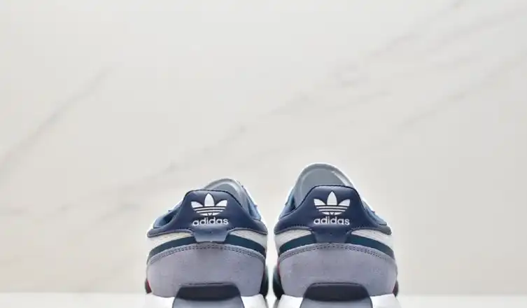 hype Adidas Sneakers