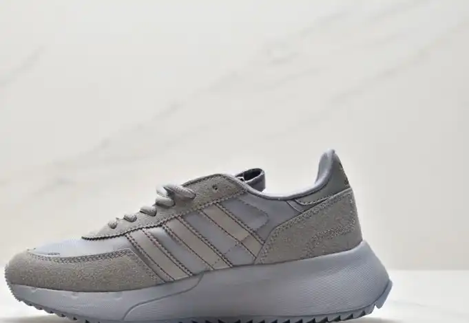 hype Adidas Sneakers