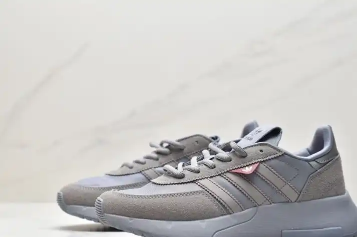 hype Adidas Sneakers