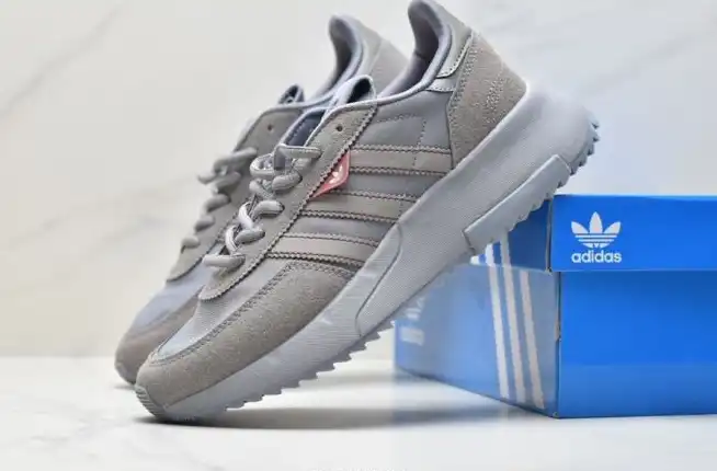 hype Adidas Sneakers