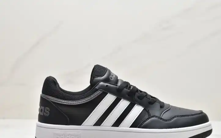 hype Adidas Sneakers