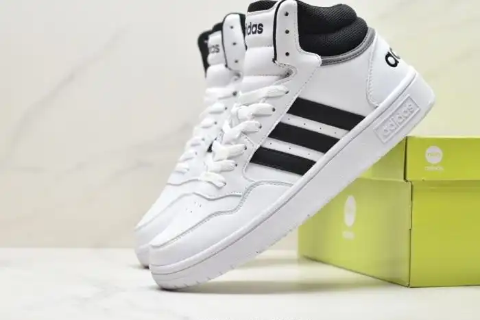 hype Adidas Sneakers