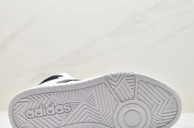 hype Adidas Sneakers