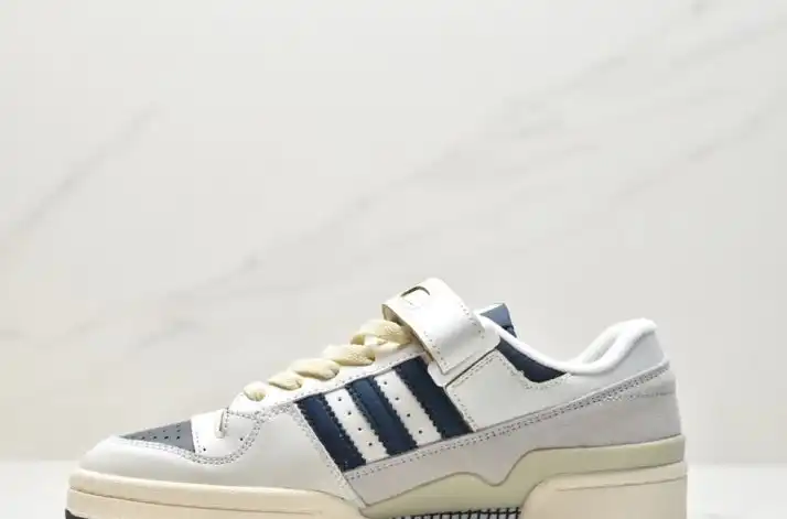 hype Adidas Sneakers