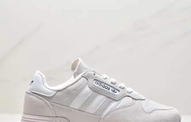 hype Adidas Sneakers