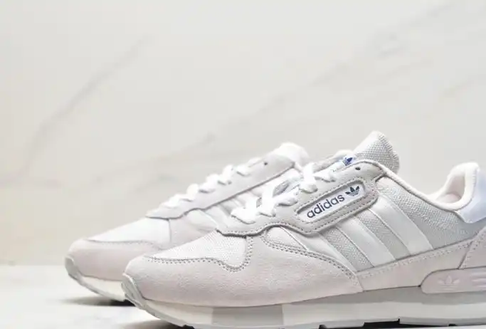 hype Adidas Sneakers