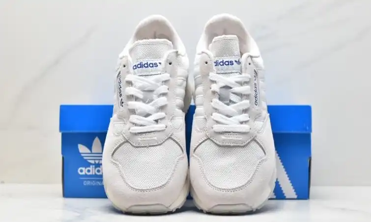 hype Adidas Sneakers