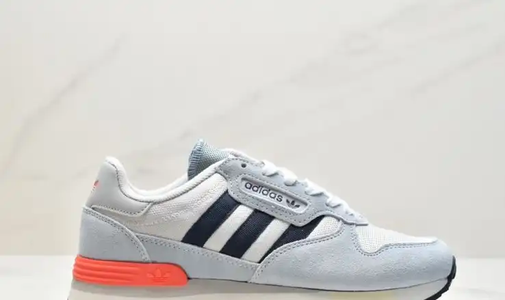 hype Adidas Sneakers