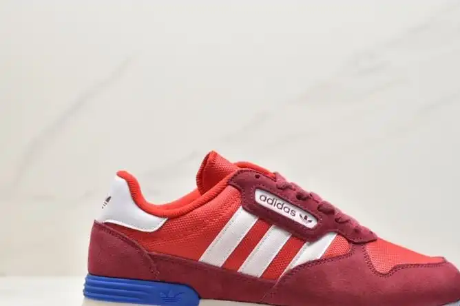 hype Adidas Sneakers