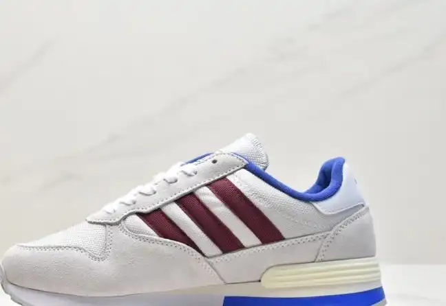 hype Adidas Sneakers