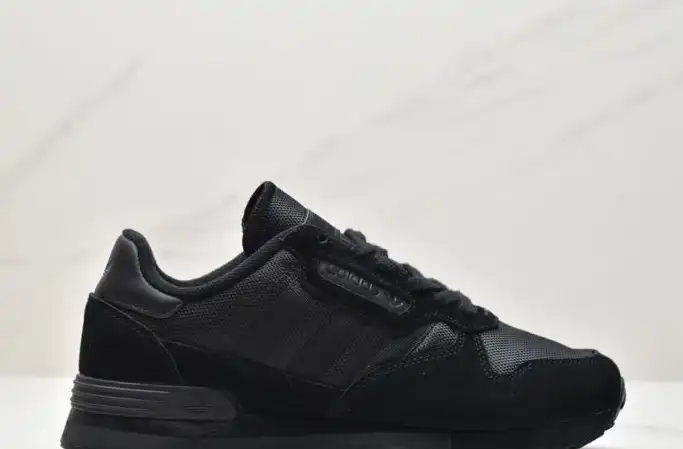 hype Adidas Sneakers