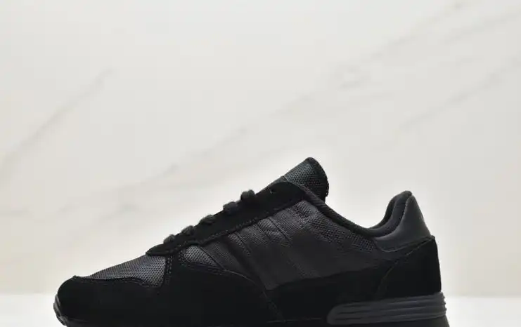 hype Adidas Sneakers