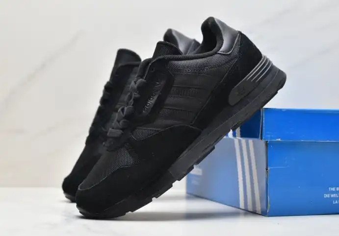 hype Adidas Sneakers