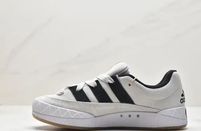 hype Adidas Sneakers